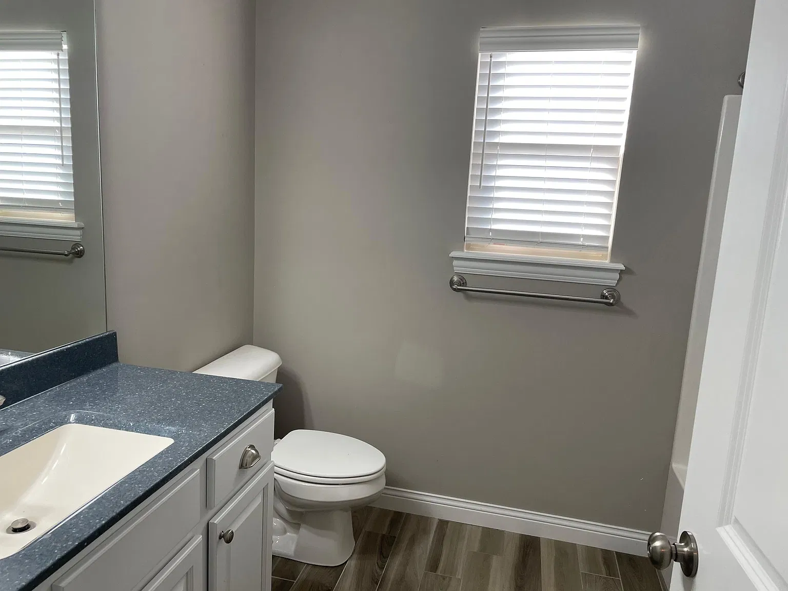 701 Rutland Dr — Photo 3