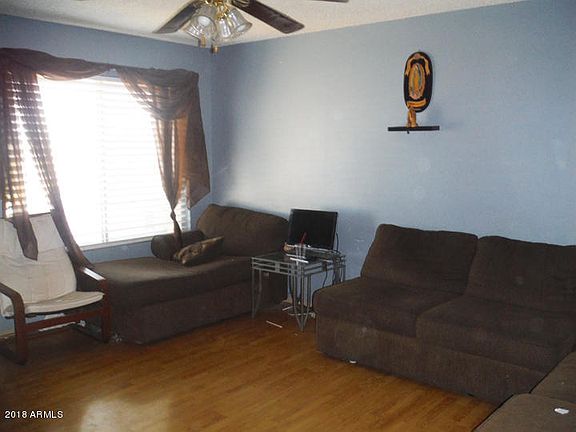3rd image of 736 E Grandview St