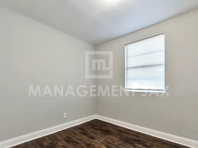 1520 W 25th St #1 — Photo 8