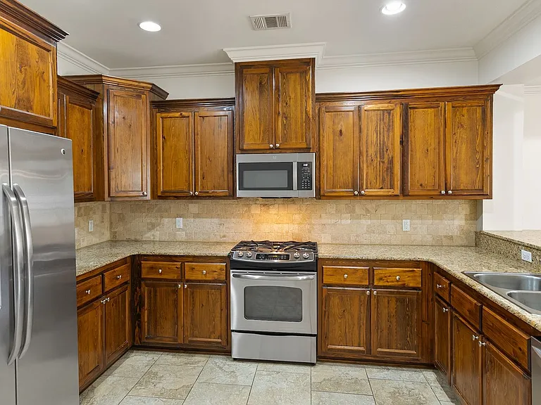 7945 Seville Ct — Photo 2