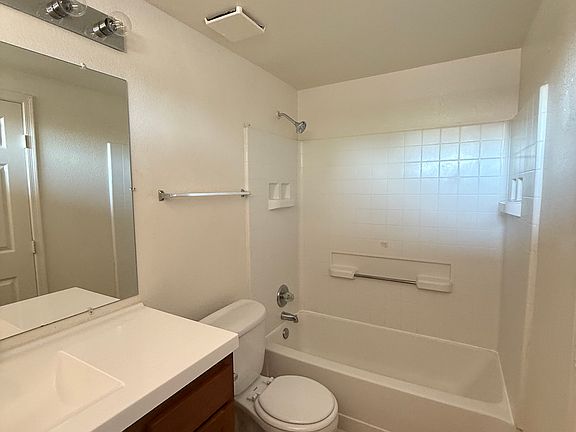 4th image of 1048 E Edison St