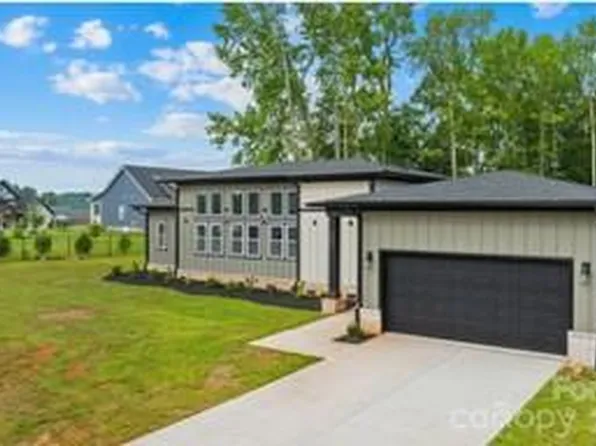 2003 Plain Field Dr, Bessemer City, NC 28016