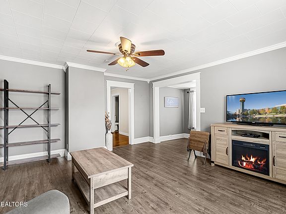 4th image of 207 C St