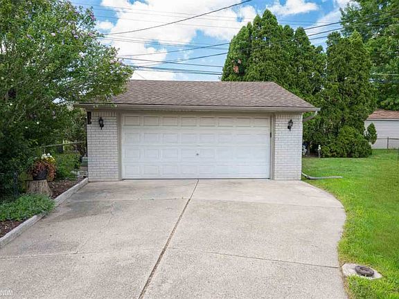 4th image of 37731 Badger Dr