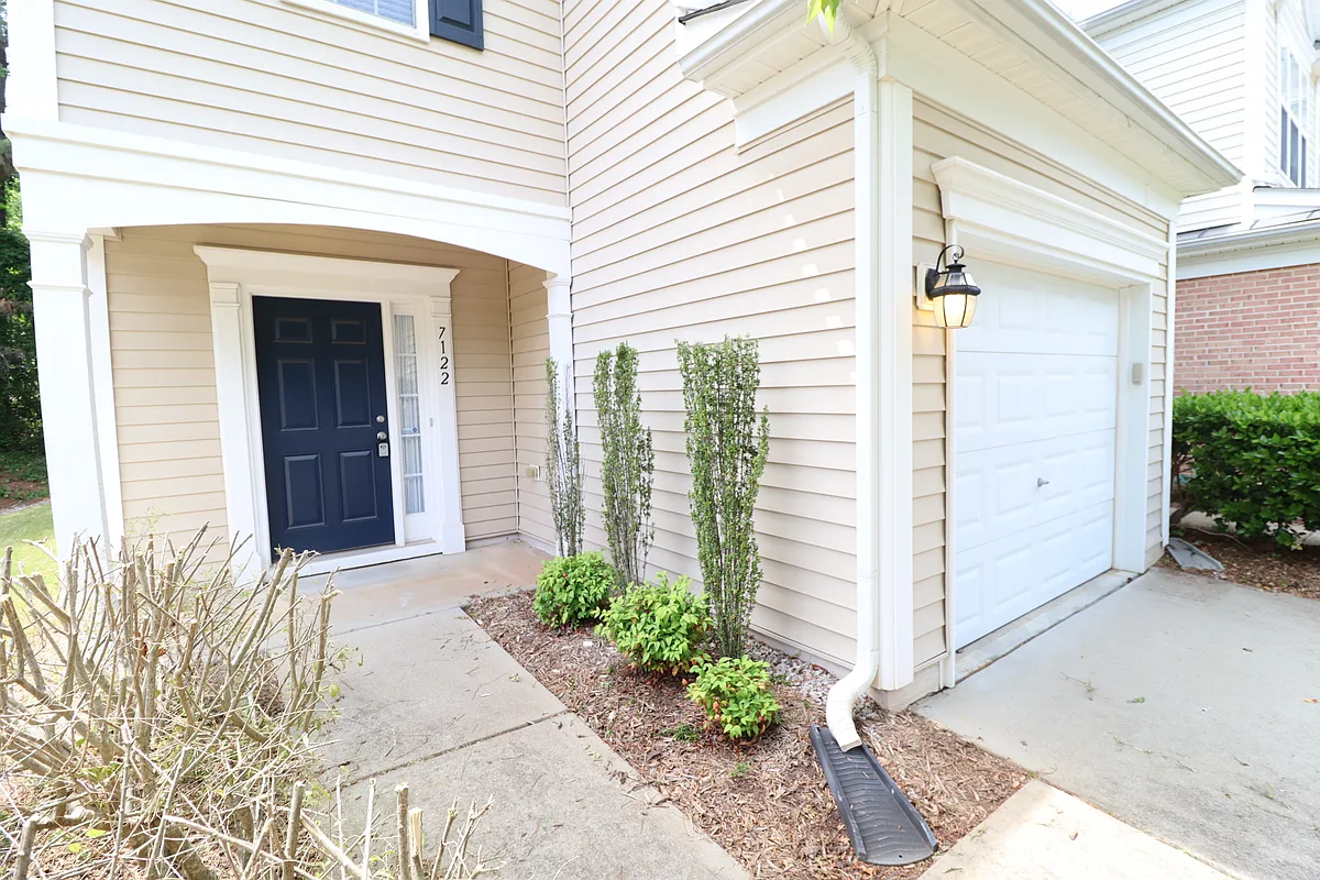 Building Photo - 7122 Racine Way