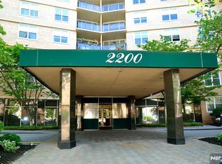 2200 N Central Rd APT 15F, Fort Lee, NJ 07024