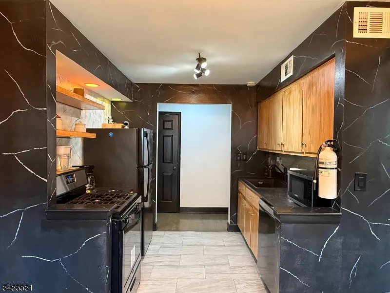 1 bed, 1.0 bath, $2,150 — Photo 4