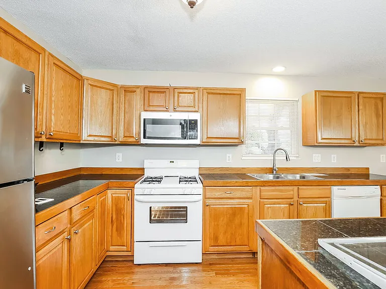 4407 Cornell Ave — Photo 9