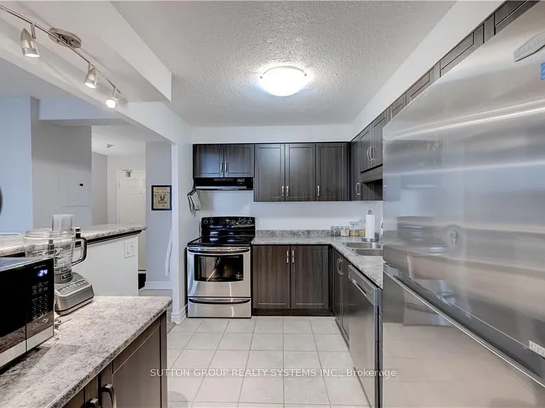 323 Colborne St #1004 — Photo 7