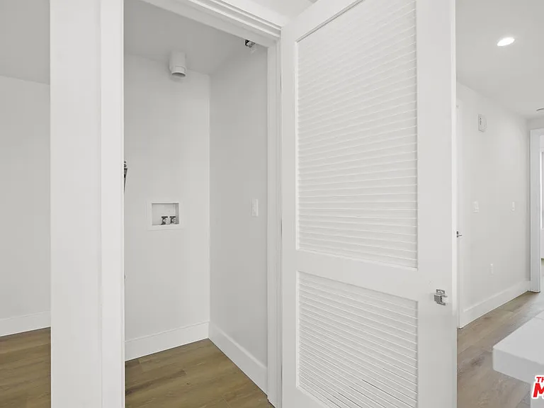 11042 La Maida St #203 — Photo 18