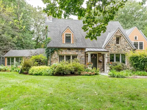 67 Whittier Rd, Wellesley, MA 02481