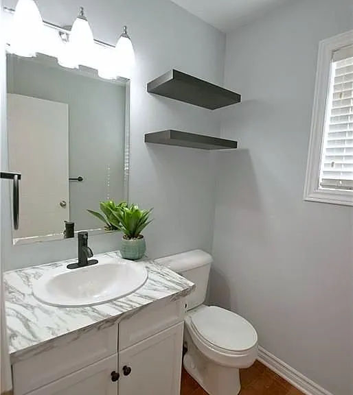 1918 Gough Ave — Photo 15