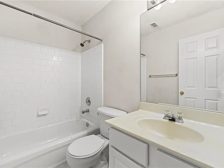 2704 Regent Walk Dr — Photo 35