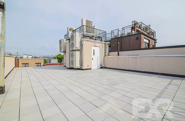 Rented by EXR | media 22