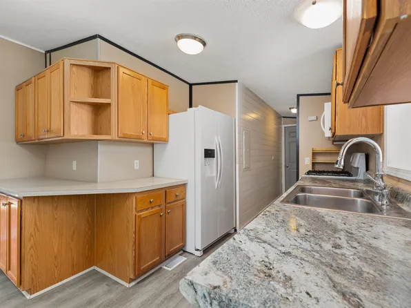 405 E High St, Garrett, IN 46738