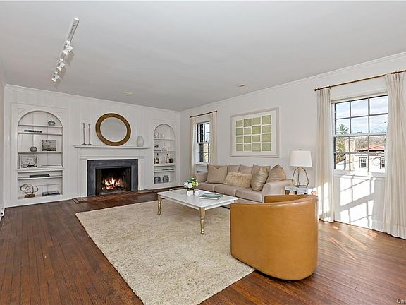 4th image of 79 Lansdowne Dr