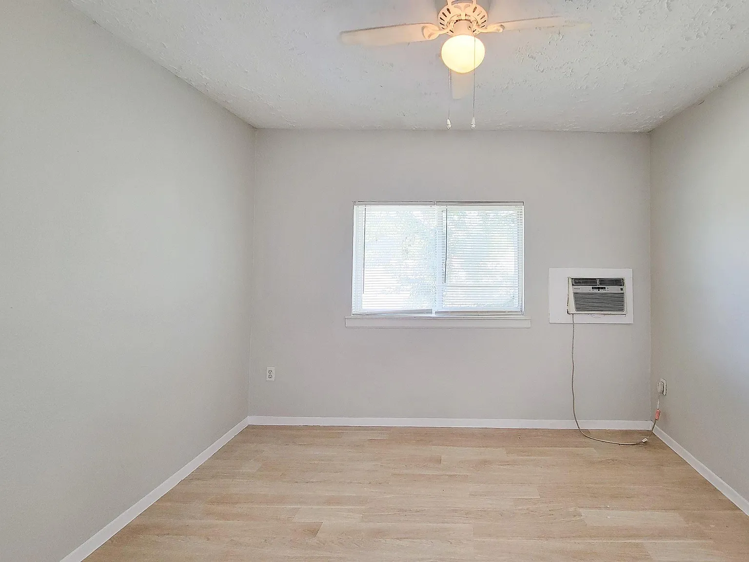 2 bed, 850 sqft, $875 — Photo 3