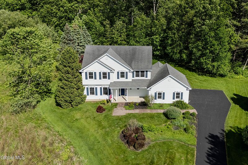 3rd image of 826 Creek Court