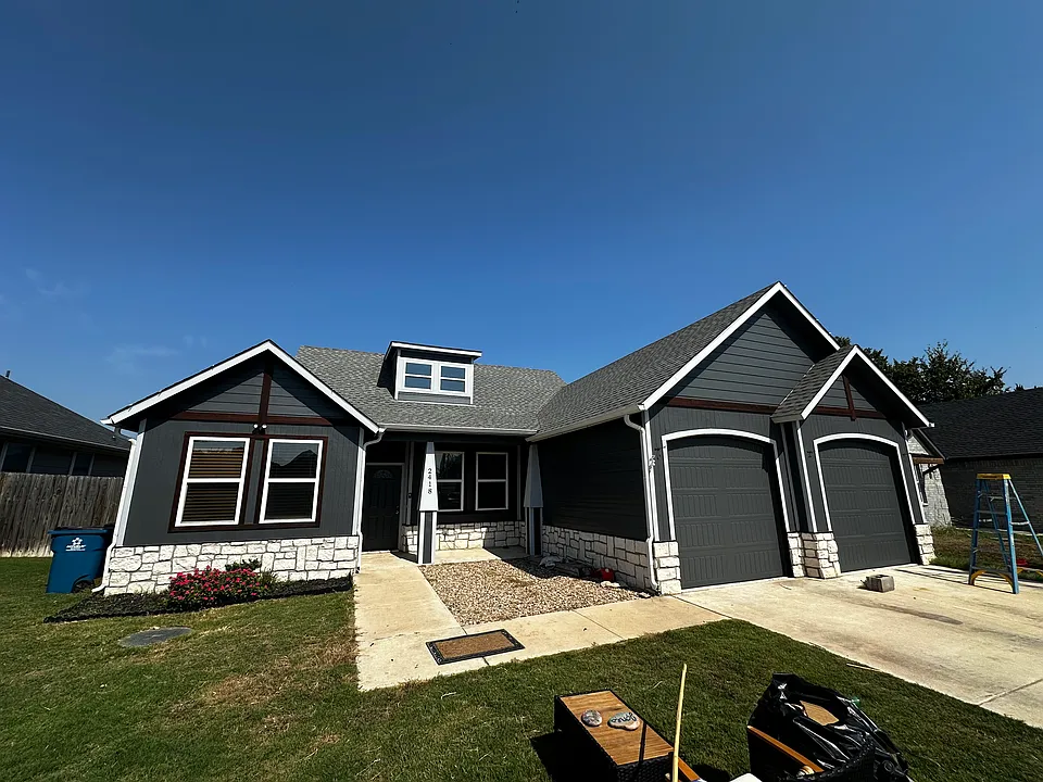 2418 Creek Dr