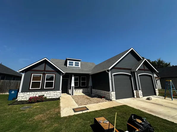 2418 Creek Dr, Granbury, TX 76048