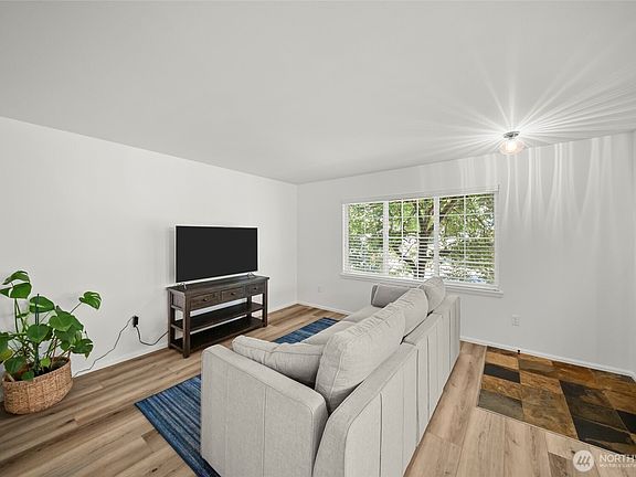 5th image of 6516 Indiana Street SE