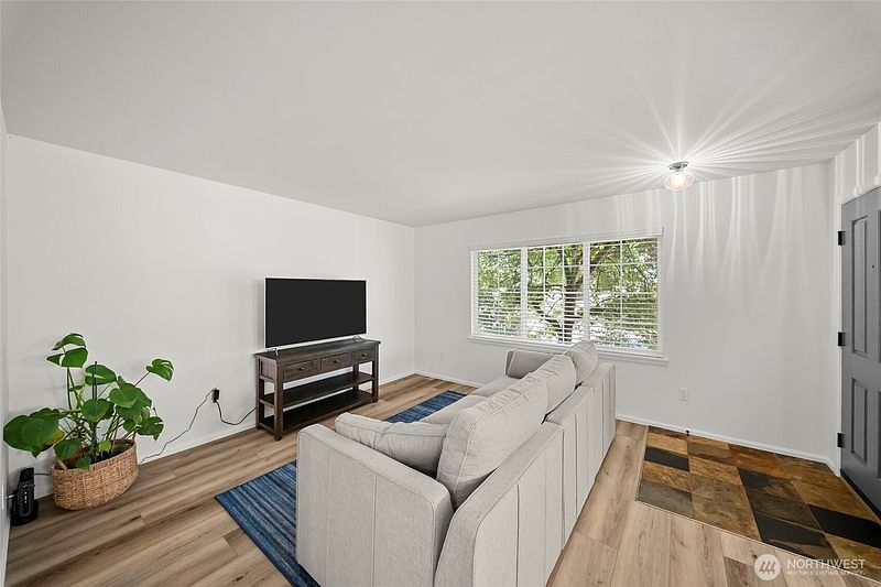 5th image of 6516 Indiana Street SE
