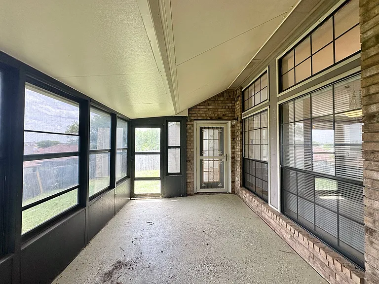 607 Hogan Dr — Photo 40