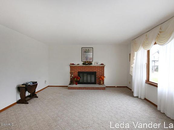 3rd image of 4600 Bluegrass Dr SE