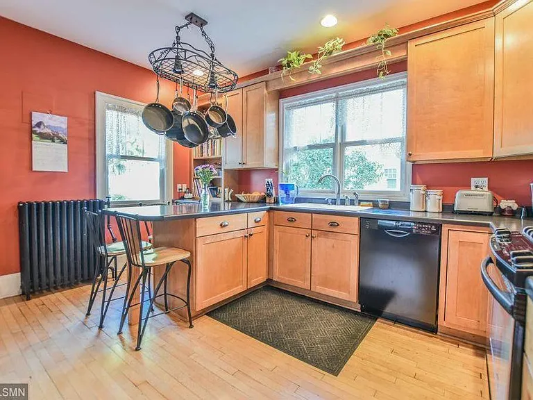 253 Macalester St — Photo 10