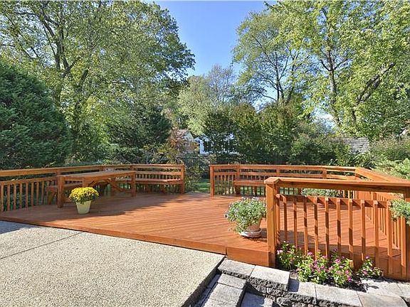 4th image of 6041 Cheshire Dr