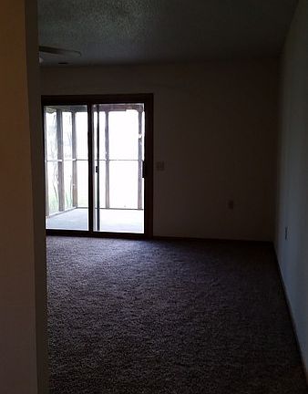 Living area : New Carpet throughout