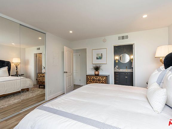 5th image of 100 S Doheny Dr APT 518