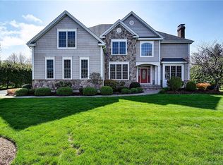 24 Jonathan Trl, Glastonbury, CT 06033