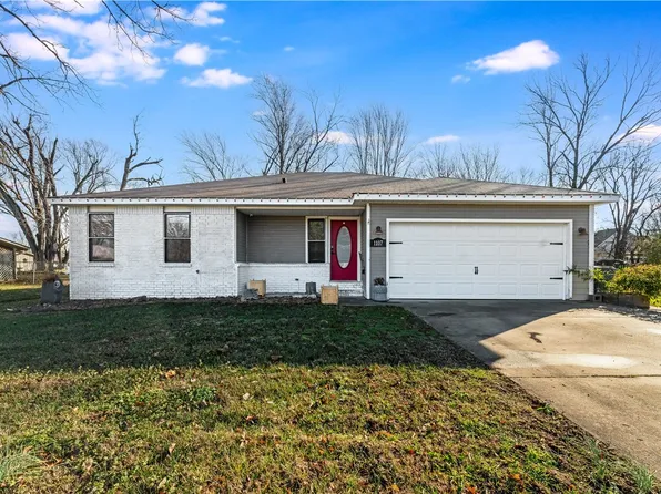 1107 SE C St, Bentonville, AR 72712