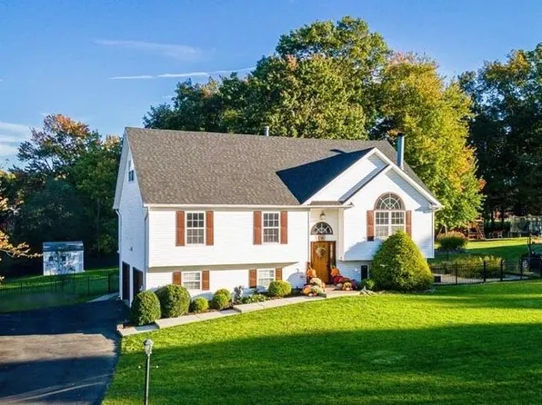 18 Seals Drive, Monroe, NY 10950