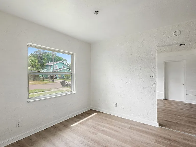 623 37th Ave S — Photo 11