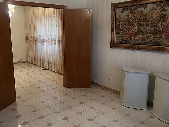 2nd image of 517 Milverton Blvd