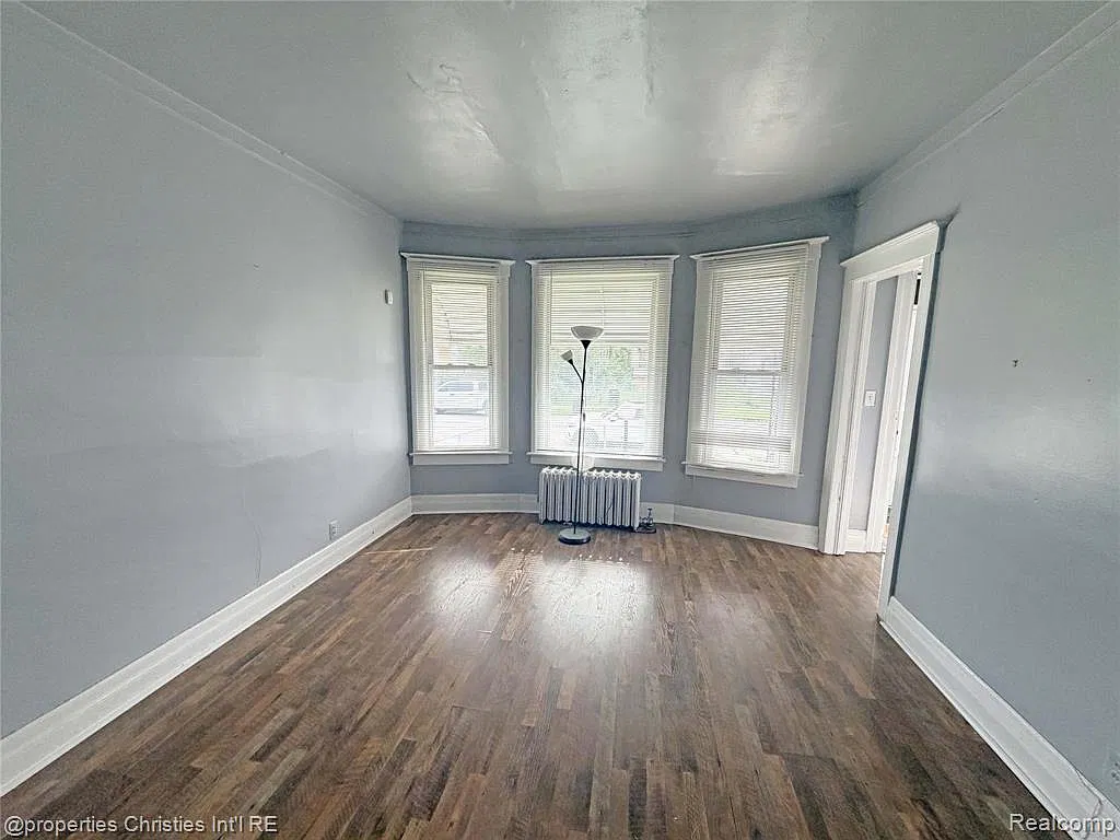 3 bed, 1.5 bath, 1816 sqft, $1,400 — Photo 2