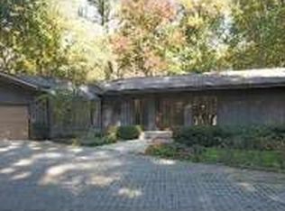 2S055 Yvonne Ln, Wheaton, IL 60189