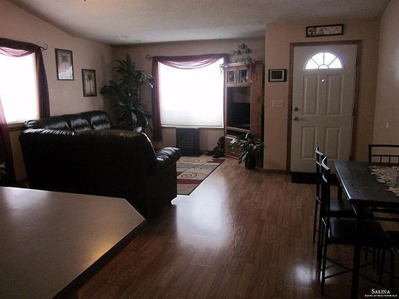 2nd image of 322 Russell Ave