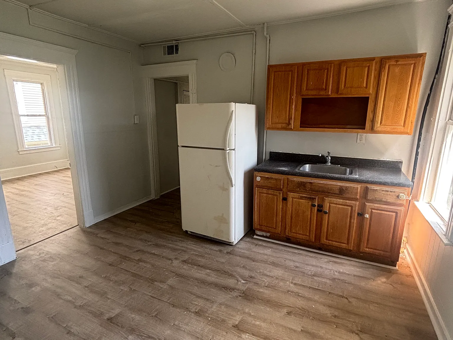 3 bed, $1,500 — Photo 2