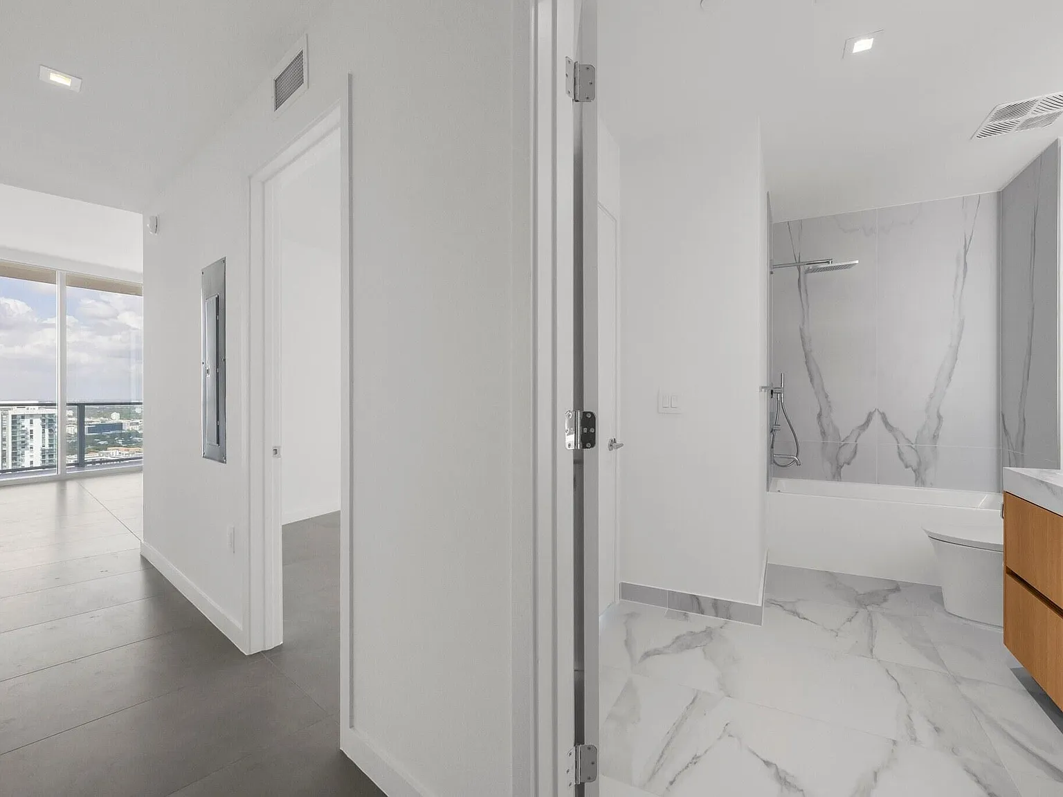 1 bed, 1.0 bath, 711 sqft, $5,200 — Photo 2
