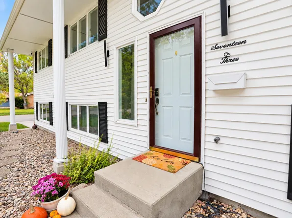 1703 S 7th St, Aberdeen, SD 57401