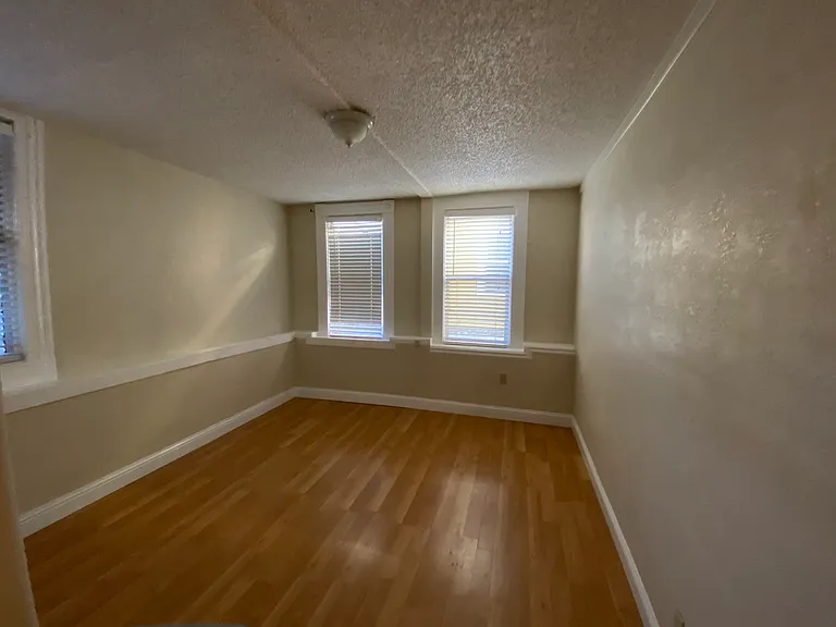 2123 Lincoln Ave — Photo 5
