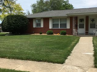 225 Ivanhoe Way APT B, Bloomington, IL 61701