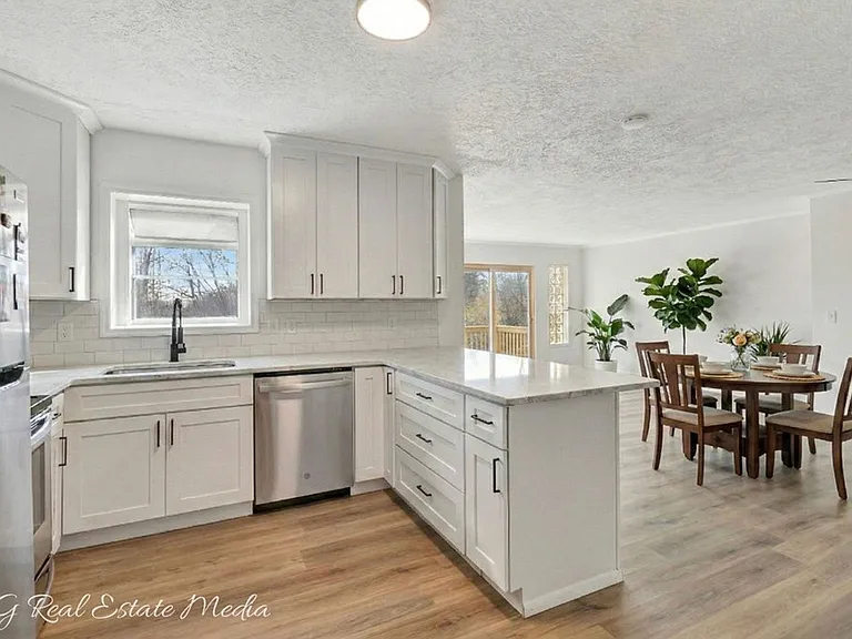 504 Brunswick Dr — Photo 5