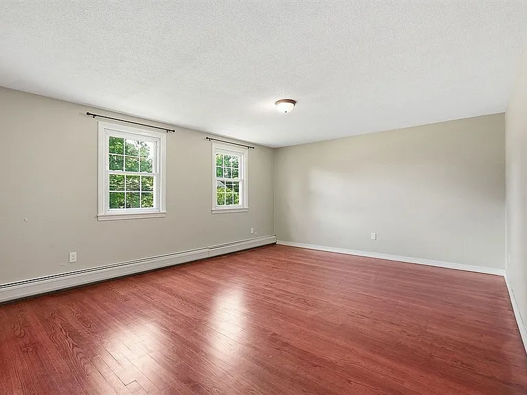 1107 N Pleasant St — Photo 18