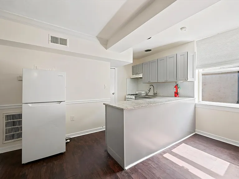 1721 W Tioga St #4 — Photo 5