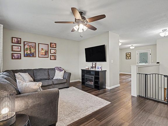 4th image of 1004 David Dr