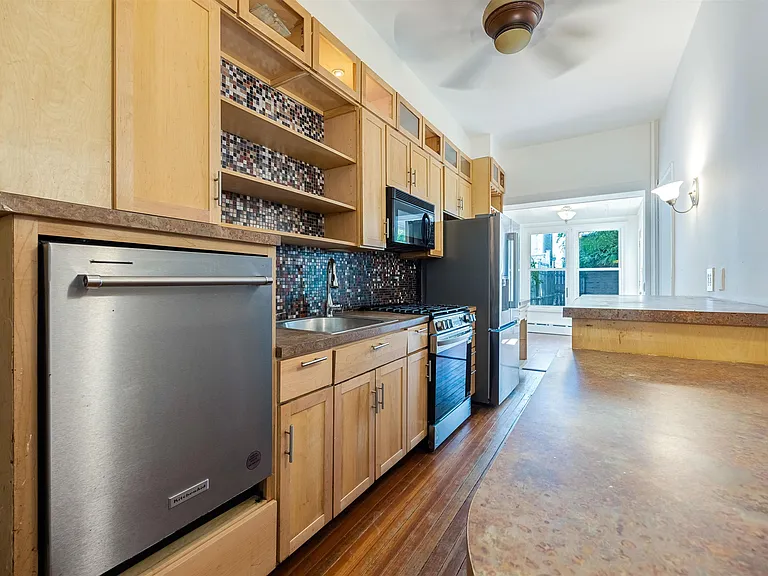 258 Woodlawn Ave — Photo 12